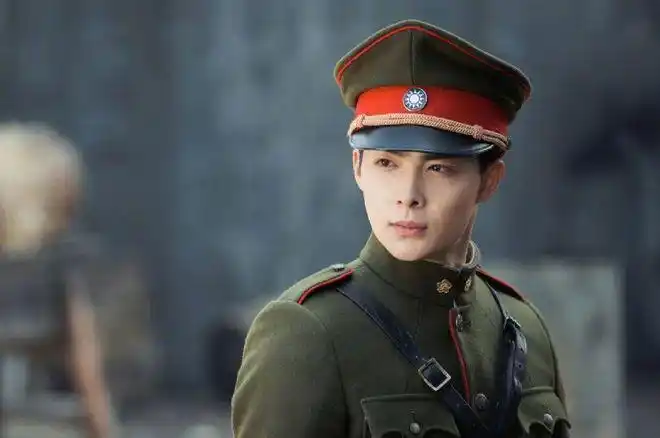 10个军装男神的军装造型帅到没朋友