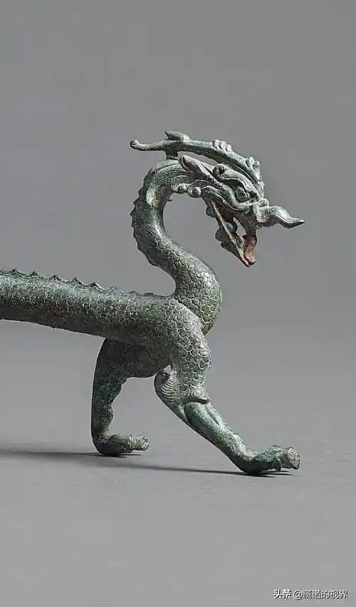 六朝的青铜走龙曾经是世界著名中国古董商eskenazi的收藏