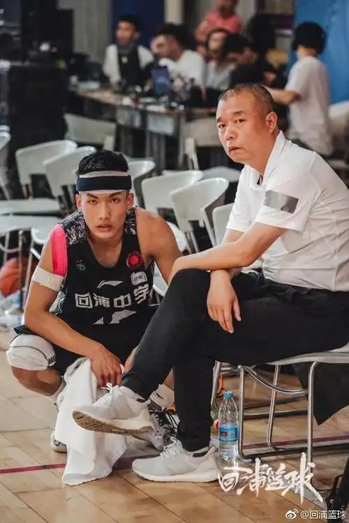 回浦出品高二被北大青睐球场硬汉王思博