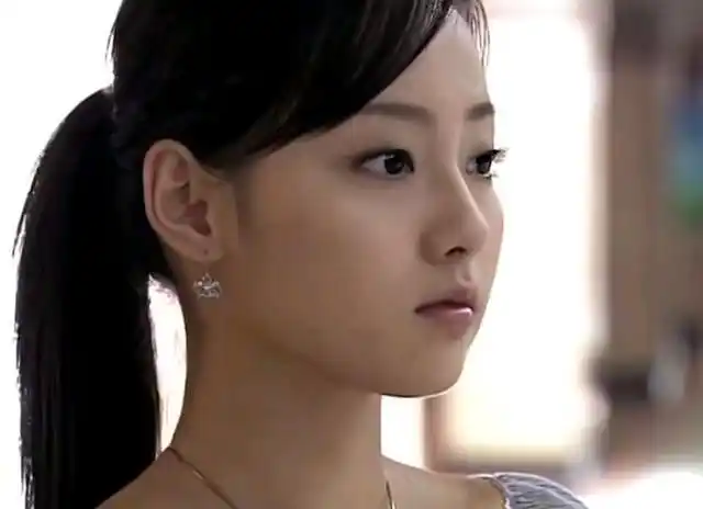 《又见一帘幽梦》中张嘉倪的年轻照真是纯情小少女!