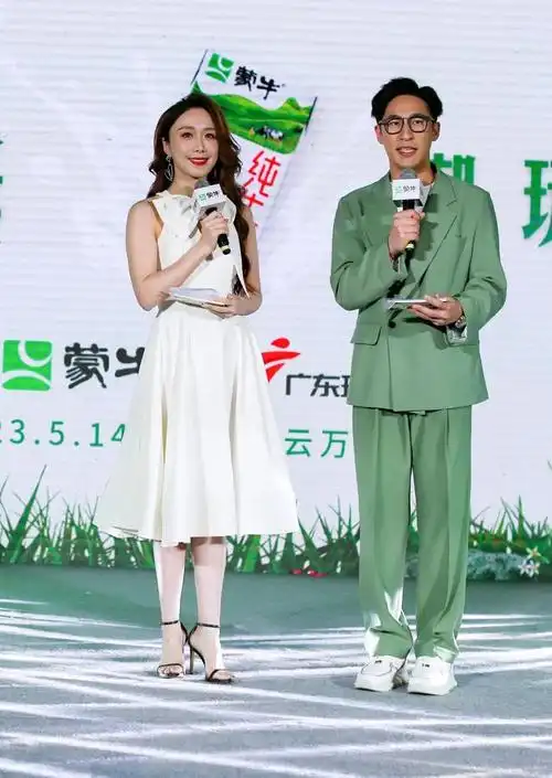 热情地和大家分享节日的喜悦李跃,黄泽榆广东广播电视台珠江频道主持