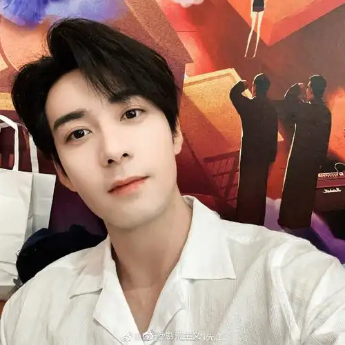 陈星旭晚安自拍##陈星旭晒比耶自拍