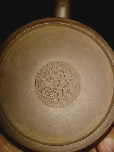 请教一下这两个紫砂壶上的印章是谁的