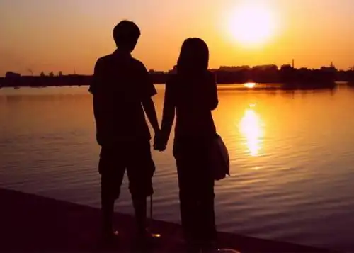 浪漫唯美的情侣手牵手图片