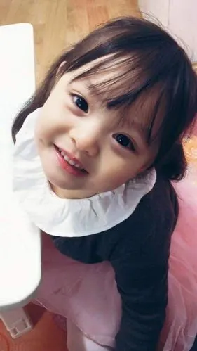 梨涡妹妹 金在恩 萌娃 好想捏捏她的脸脸