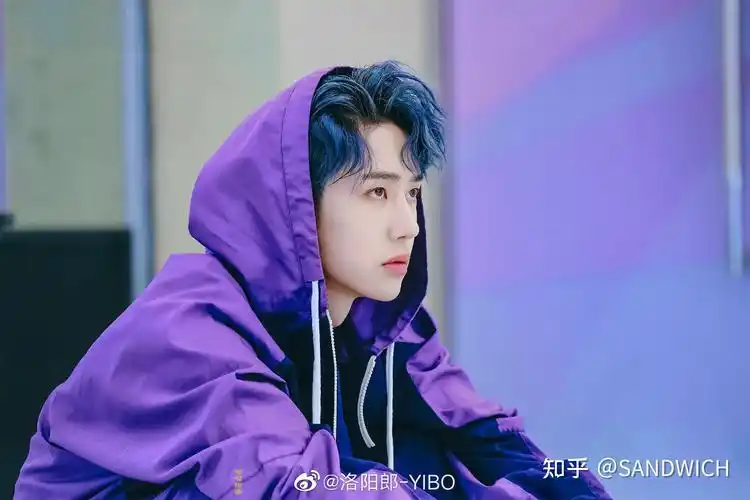 亲姨最近疯狂喜欢王一博……每天管我要壁纸?