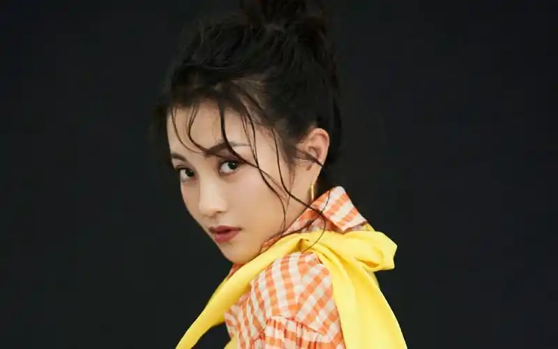 包文婧时尚写真图片桌面壁纸