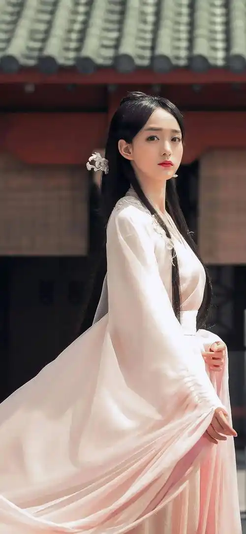 何泓姗,演技和实力并存的宝藏女孩_角色_观众_作品