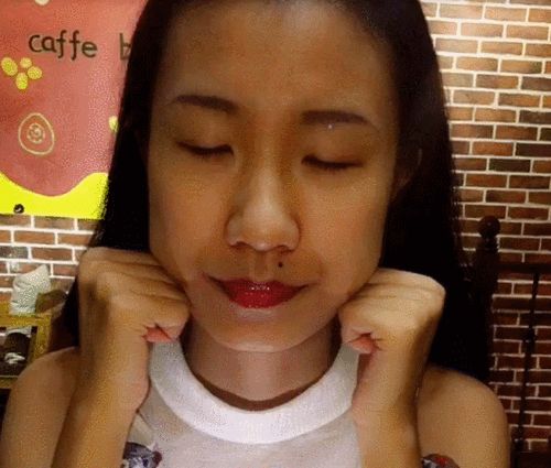 关悦身材好但脸却很僵硬跟董璇的天然脸没法比