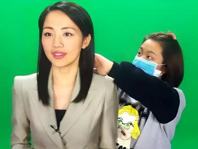 回顾央视主持人杨丹24岁嫁初恋40岁高龄产子如今幸福美满