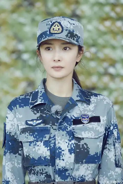 要军训了吧,要像@杨幂一样勇敢,坚强,不能偷懒哟.