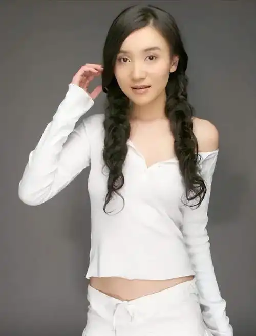 谜一样的宋佳,抛弃陈龙,后游走2个已婚男人之间,现与才子同居