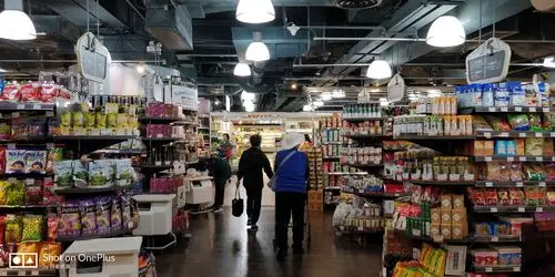 最喜欢周五在香港逛街,没有汹涌澎湃的人潮,又能享受周末的感觉.