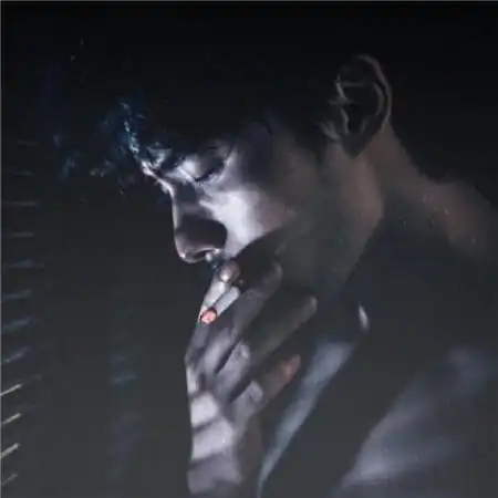 男生冷漠的头像非常帅气冷漠冷酷的样子显得成熟一点了