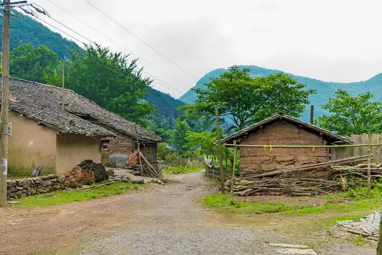 黄仙洞景区的世外桃源一个原始质朴的村子这个村子的人姓杨相传杨