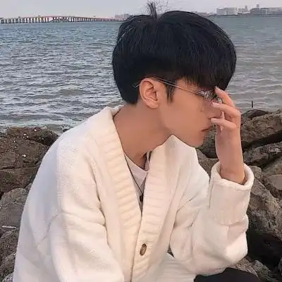 现实真人帅气男生图片