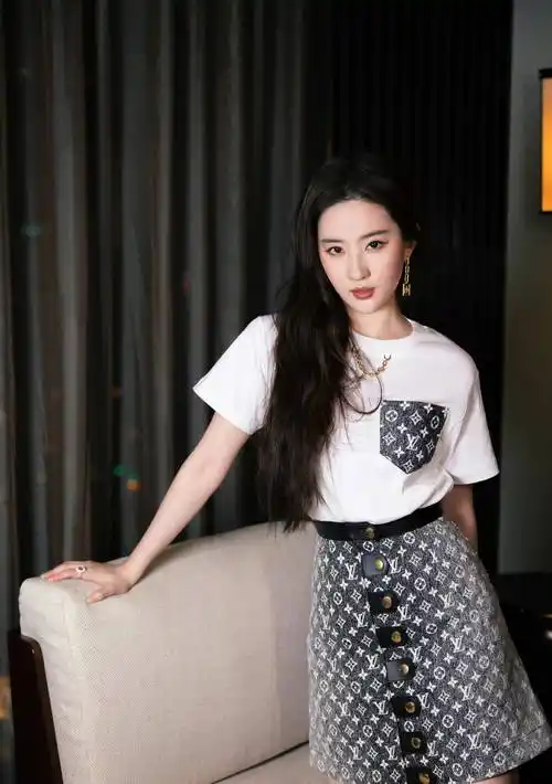 "神仙姐姐"刘亦菲近期私人美照,"你仍然是我最爱的女明星"_新人_工作