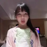 美少女吐舌头情侣头像_微信头像图片大全