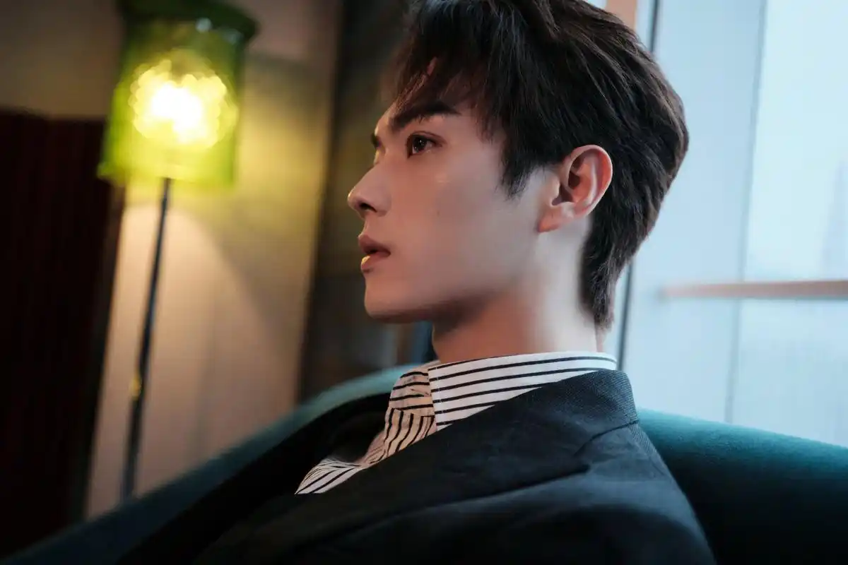 许凯帅气写真[微风]