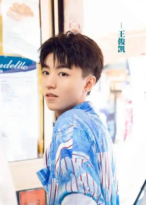 王俊凯粉丝好严格,疑因男方给杨紫庆生,引发大批粉丝脱粉.