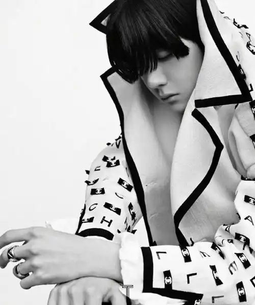 王一博超话  一博2021 t magazine,真不愧是顶级alpha苏断腿～  @uniq