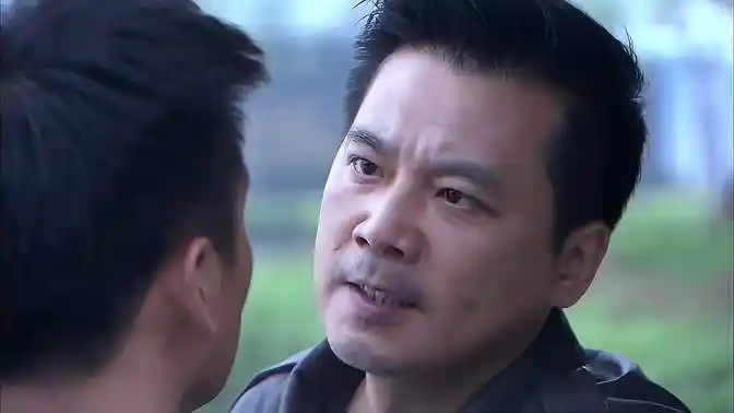 暗警:毒贩姐姐骗警校弟弟运毒,傻弟弟不知道,回来就被警校开除-影视综