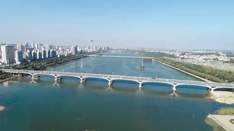 王城大桥全长2180米,南北贯通王城大道洛河段,王城大道北直达连霍高速