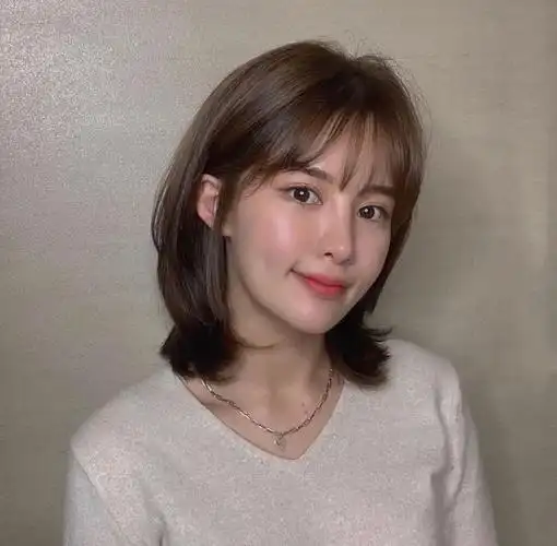 新年流行温柔内扣及肩发发型超甜的