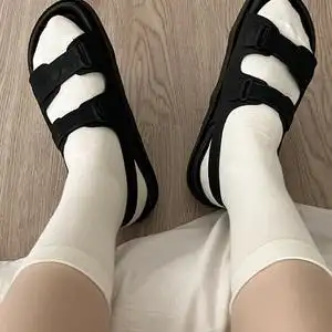 适合穿长袜的鞋子