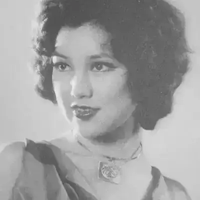 85岁黄夏蕙头戴皇冠吃路边摊,整容失败,这辈子也活成了传奇!