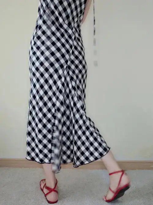 一条经典黑白格吊带裙0469等待夏夜晚风