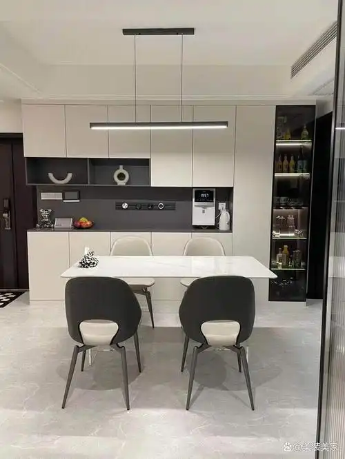 餐边柜绝对是被众多家庭忽视的一个柜子,实际上它非常实用,是居家过