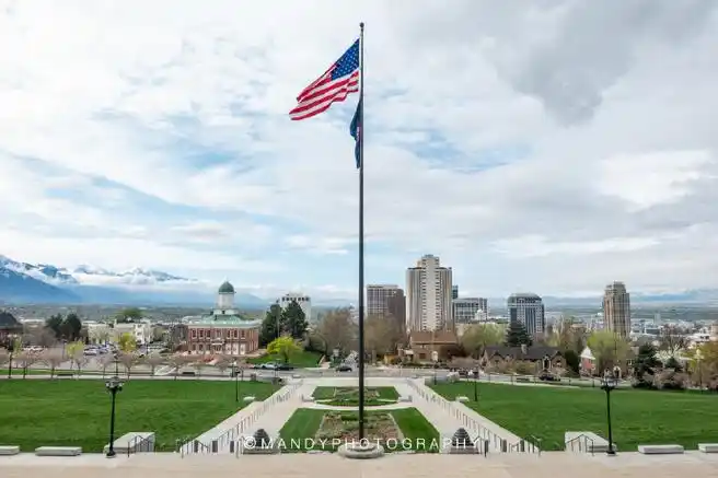 而外观风格都向国会大厦看齐,也都叫capital hill