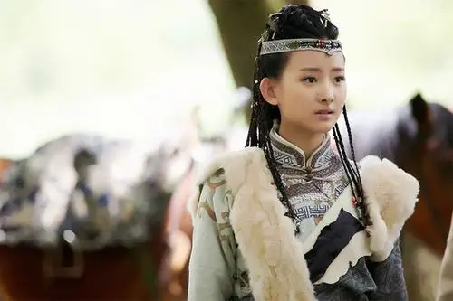 《射雕》华筝新照曝光 代文雯成"穿貂公主"造型时尚