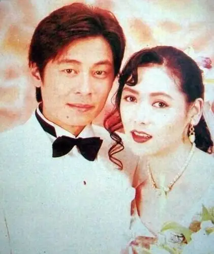 19岁娶妻25岁一炮走红,正当红却被人毒毁嗓子,如今55岁过成这样