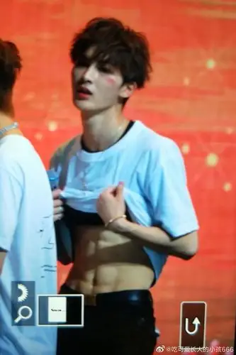 75朱正廷zzt真是个自律的人这么多年腹肌保持的这么完美the