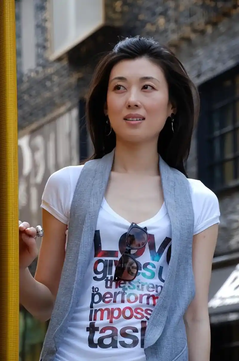 央视门面李红:面对"拜金女"的谣言不屑一顾,励志女神才是真