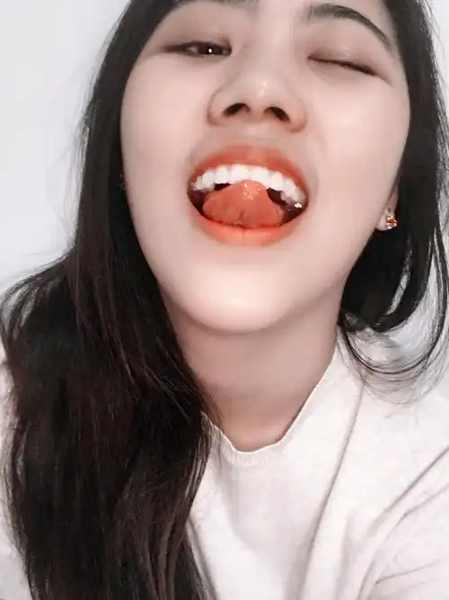 谁有女生吐舌头的照片