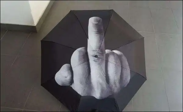 竖中指是什么意思竖中指是一种表示情绪的动作,意义多为鄙视.