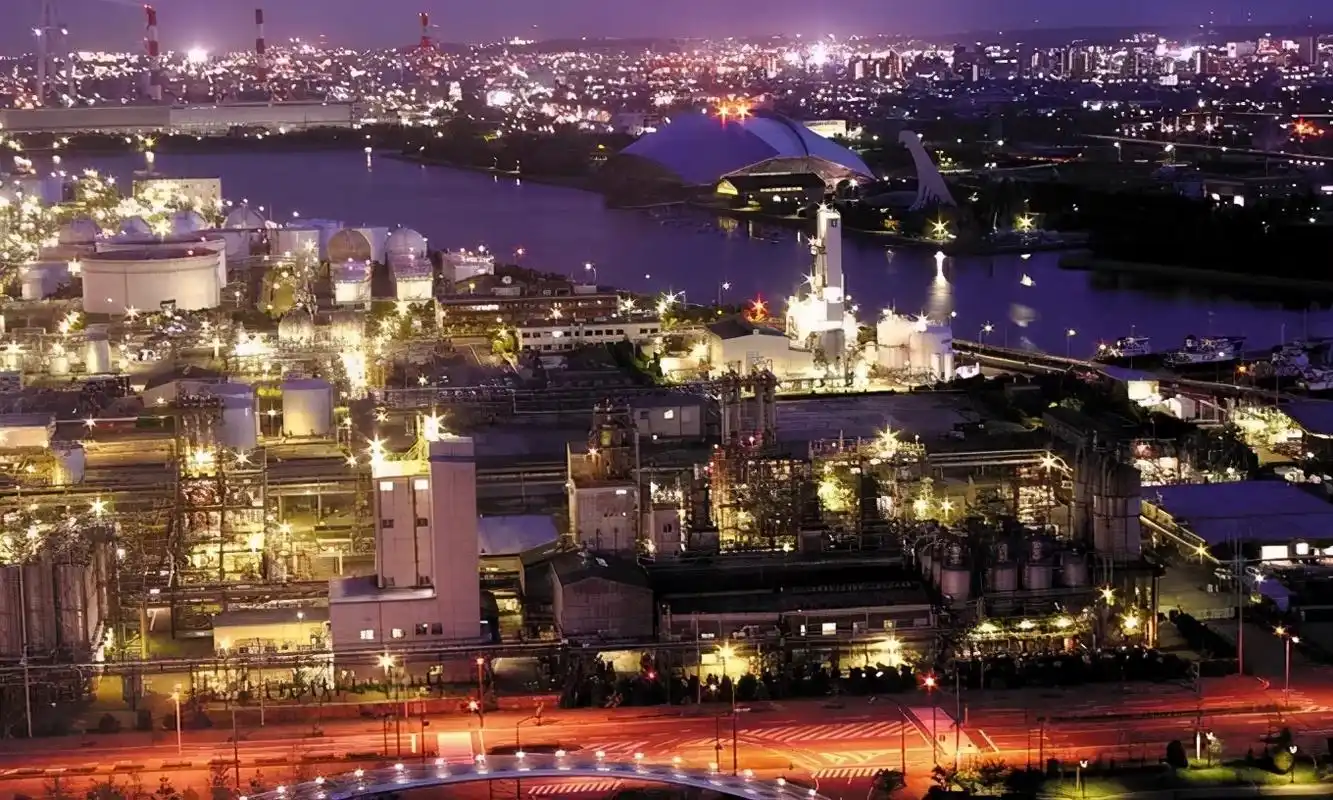 日本工业旅游之夜色工厂