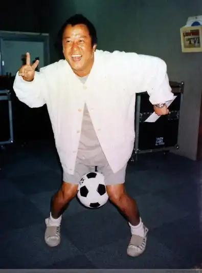 曾志伟60大寿众星捧场 曝儿时旧照感慨岁月