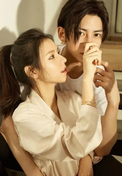 张予曦晒与男友恩爱合照网友男票长的比女人还精致