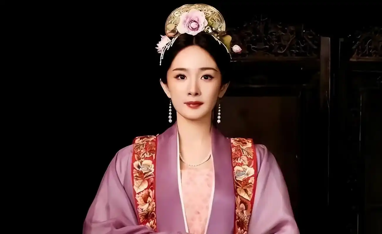 杨幂凭借《神雕侠侣》,《仙剑奇侠传三》等古装剧走红,新剧《嘉妃传》