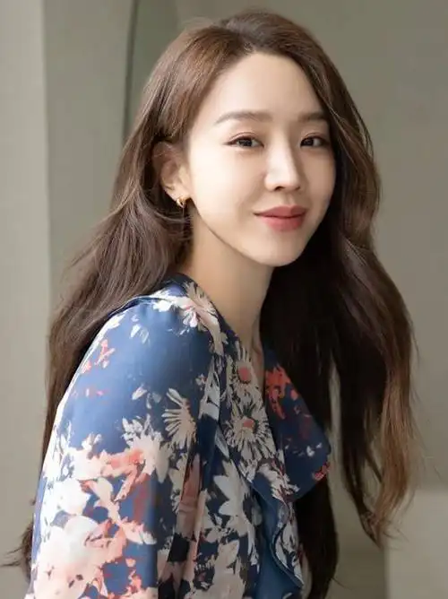 申惠善近日宣传照写真,温柔美丽漂亮,身材苗条纤细