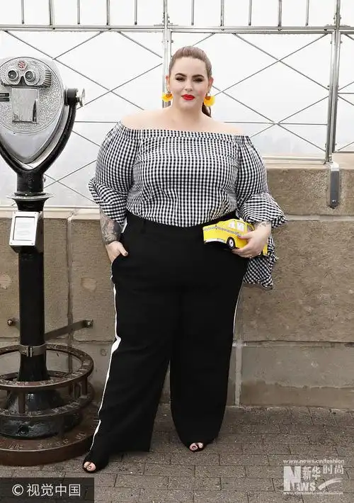 大码超模泰斯霍丽迪非一般自信