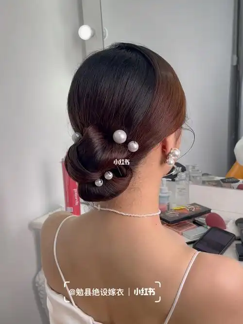 法式优雅低发髻造型