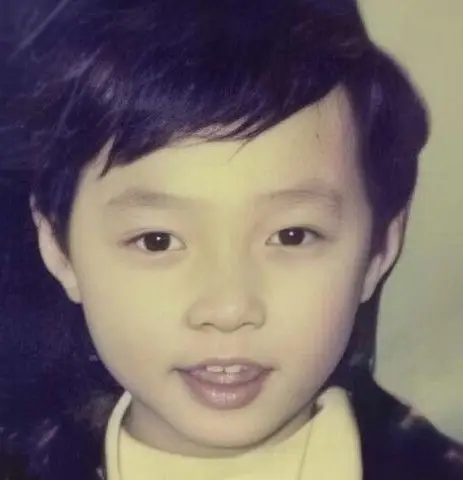 明星童年高清照,胡歌是个潜力股,杨幂从小就水灵破整容传闻