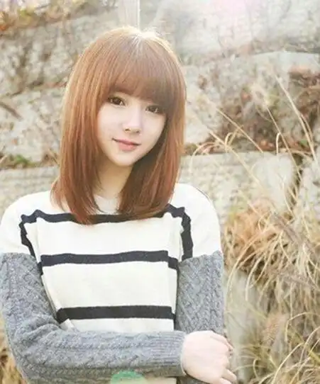 齐刘海中长直发发型好看又有气质