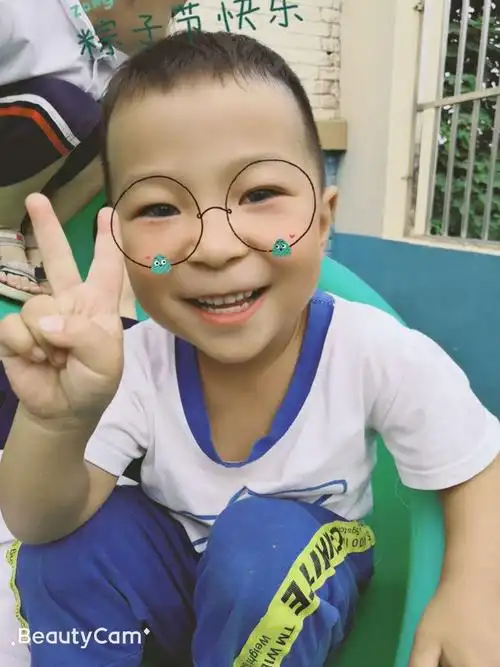 你们笑脸永远是那么天真无邪?