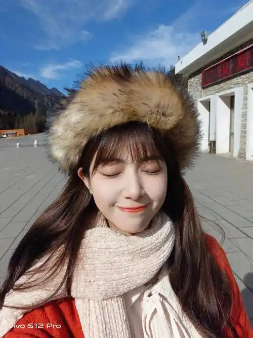 三张小姐姐的照片告诉你vivos12pro的真实自拍效果